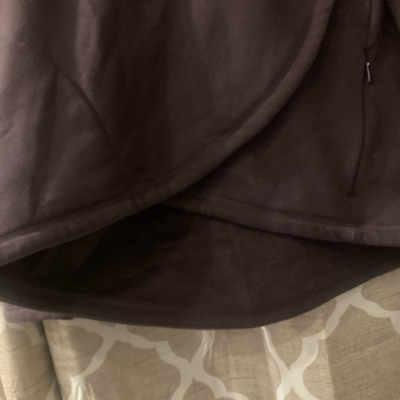 Athleta Mock-Neck Shoulder Zipper Fleece-Lined Pullover w/ Tulip Hem - Picture 9 of 10